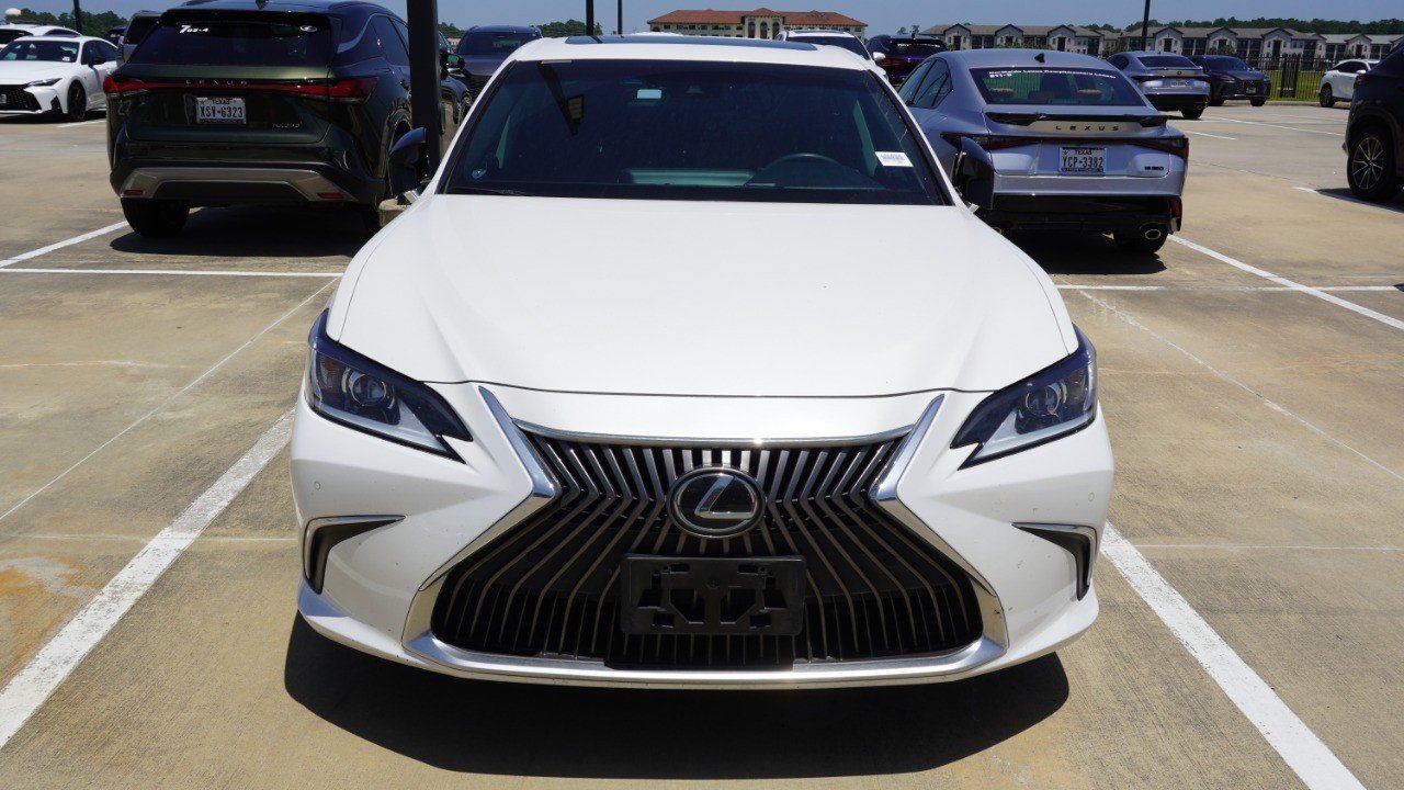 Certified Used 2021 White Lexus ES 350 image 2
