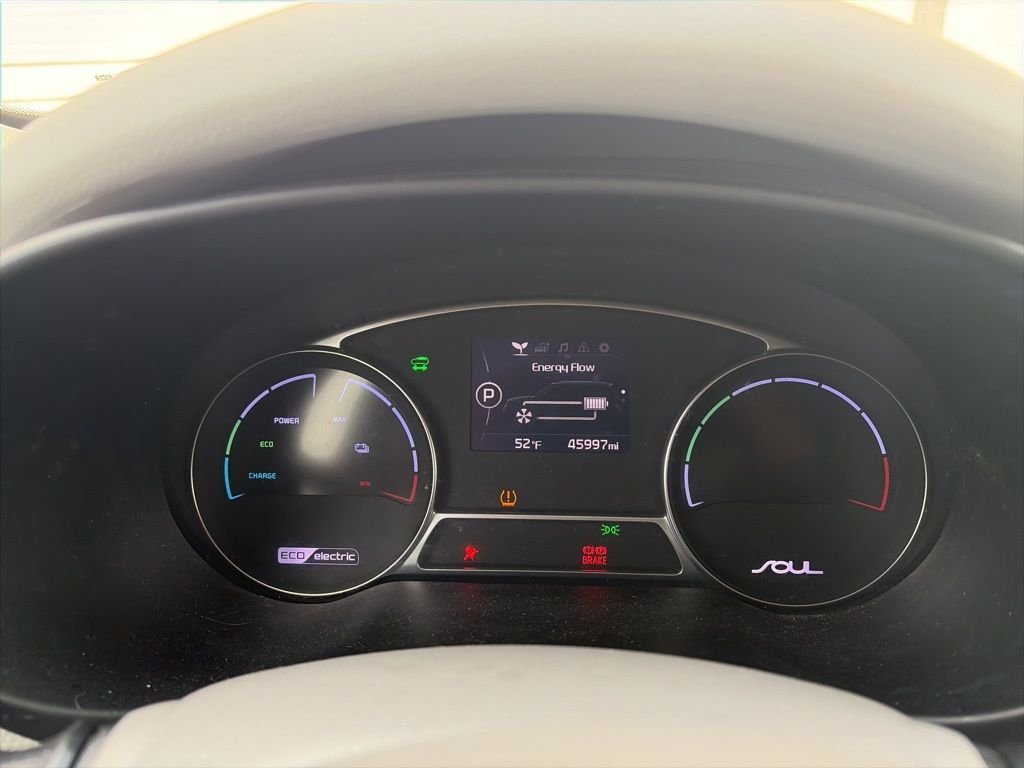 Used 2017 White Kia Base image 27