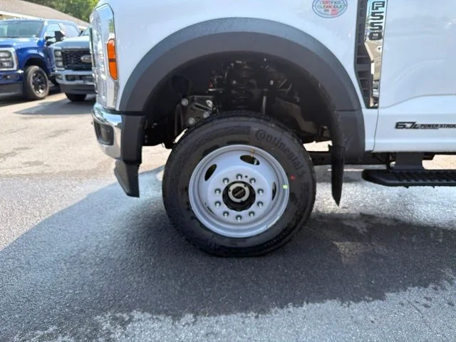 New 2026 Oxford White Ford F-550® XL image 41