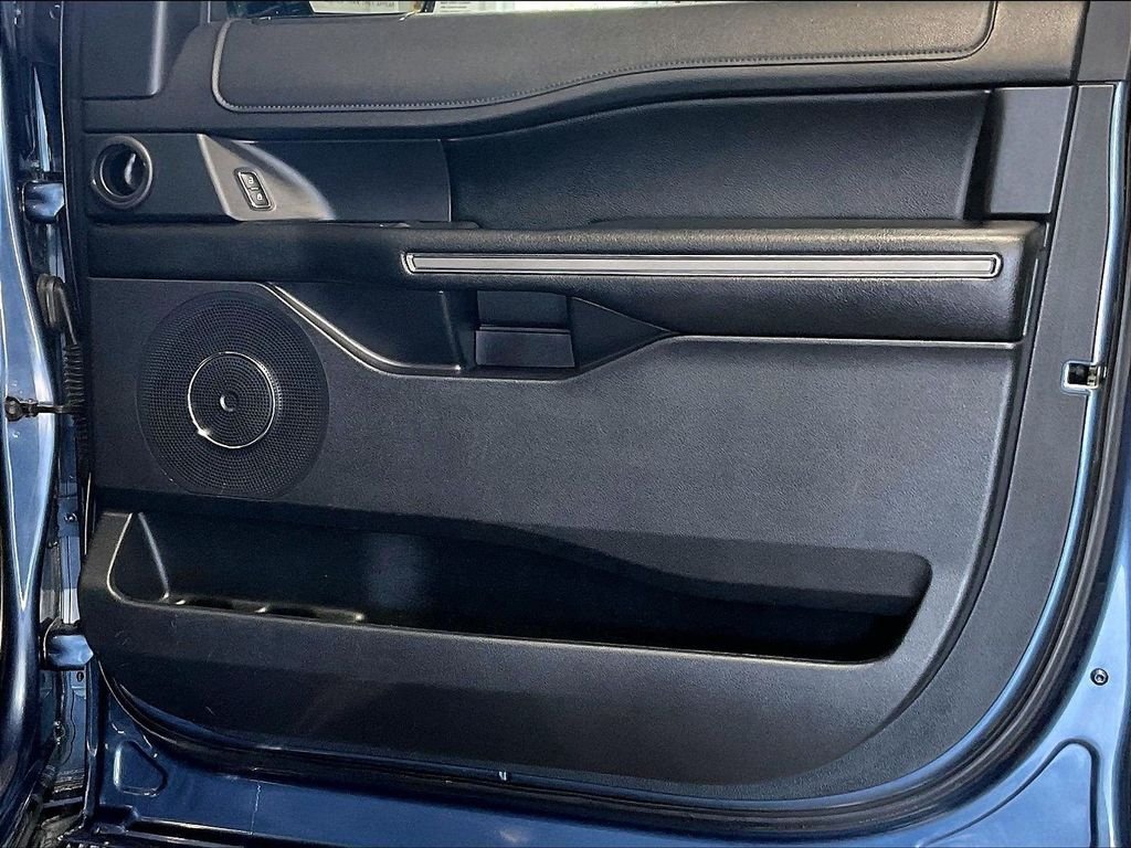 Used 2019 Blue Ford XLT image 12
