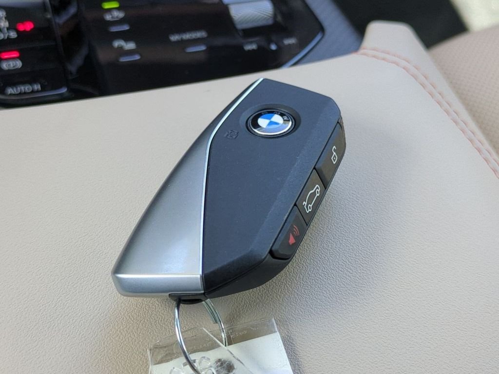 New 2026 White Metallic BMW 30 xDrive image 30