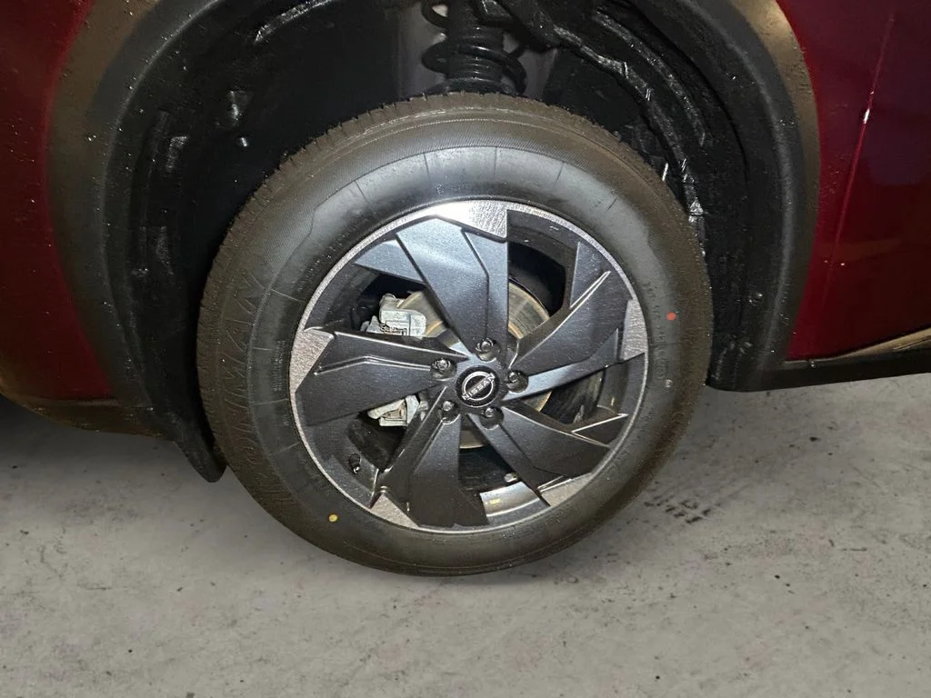 Used 2025 Scarlet Nissan SV image 15