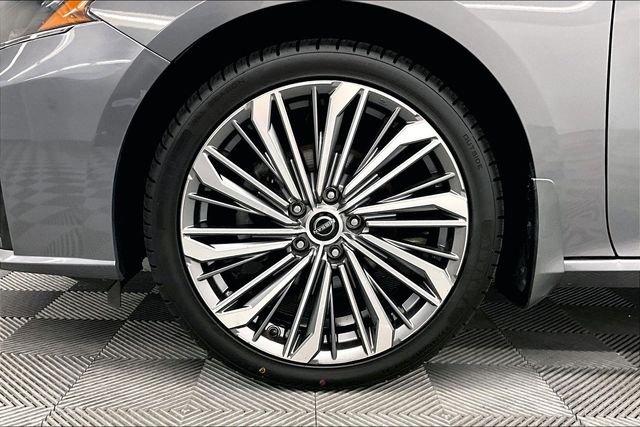 Used 2024 Gun Metallic Nissan Platinum image 10