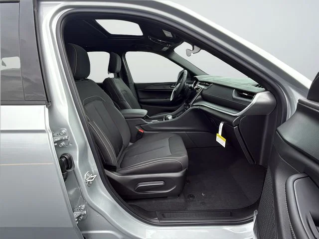 New 2026 Silver Zynith Exterior Paint Jeep Laredo image 12