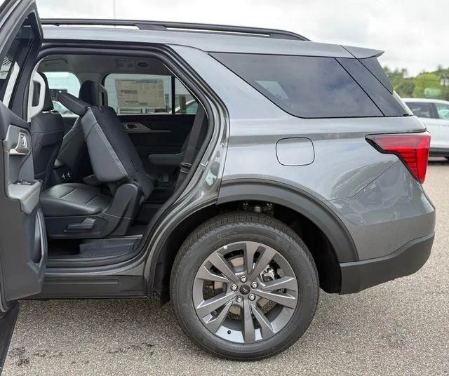 New 2026 Carbonized Gray Metallic Ford Active image 29