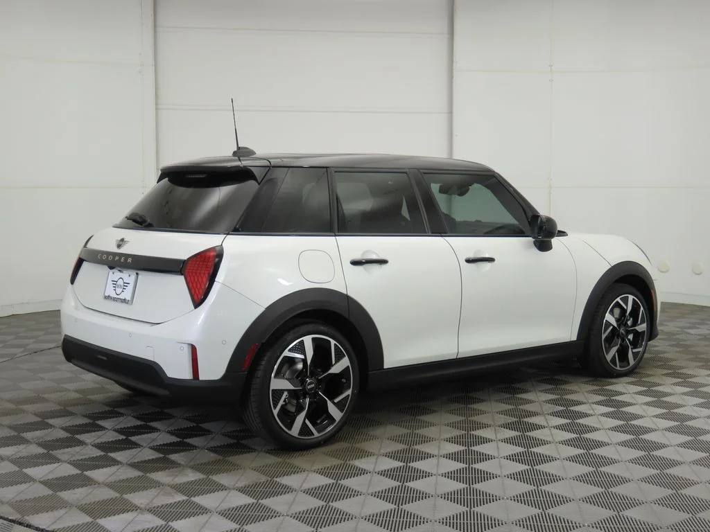 Used 2026 Nanuq White Metallic MINI Signature Plus image 6