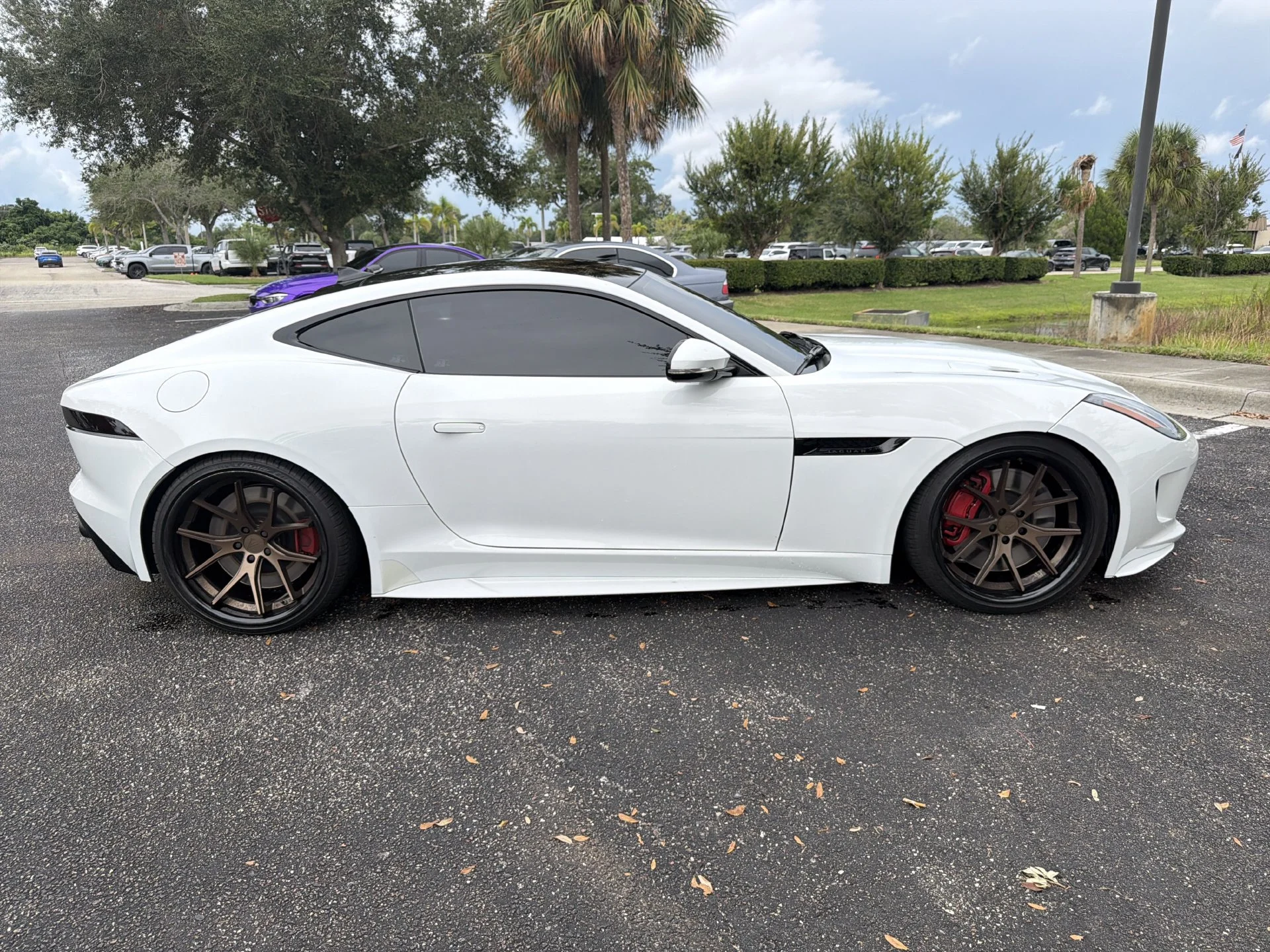Used 2016  Jaguar R image 3
