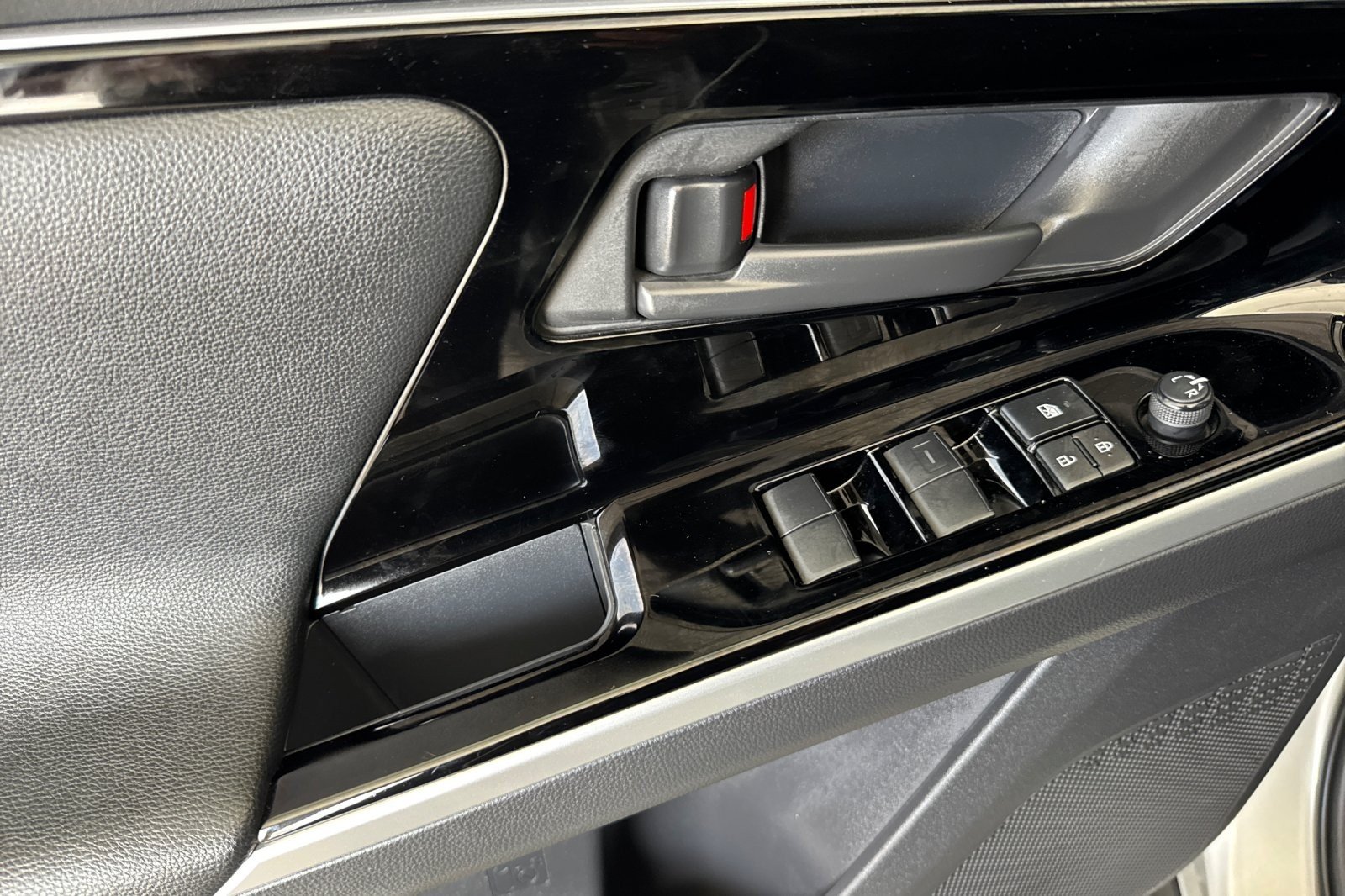 Used 2024 SILVER METALLIC Toyota XLE image 10