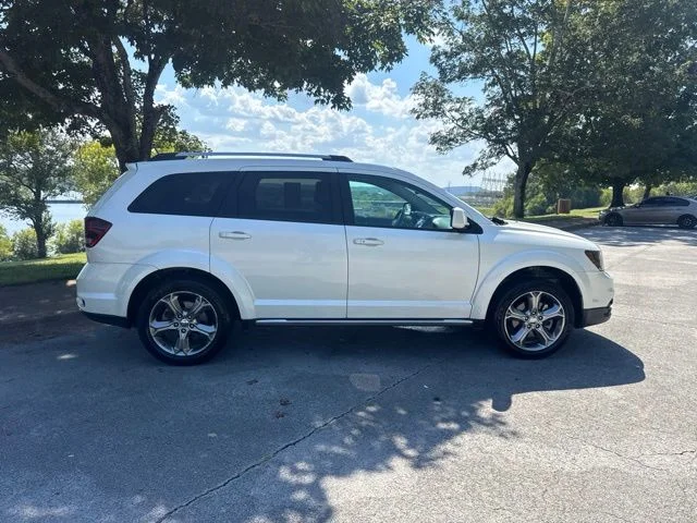 Used 2016 White Dodge Crossroad image 8