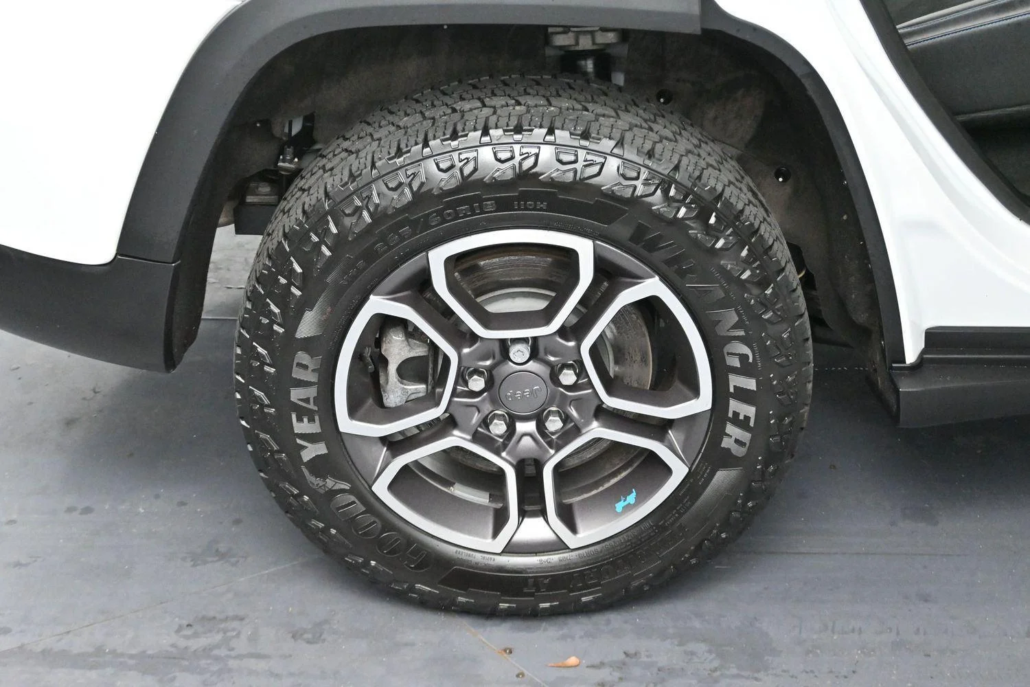 Used 2022 Bright White Clearcoat Jeep Trailhawk image 38