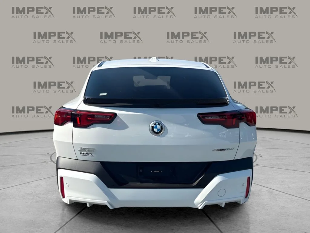 Used 2026 White BMW xDrive28i image 4
