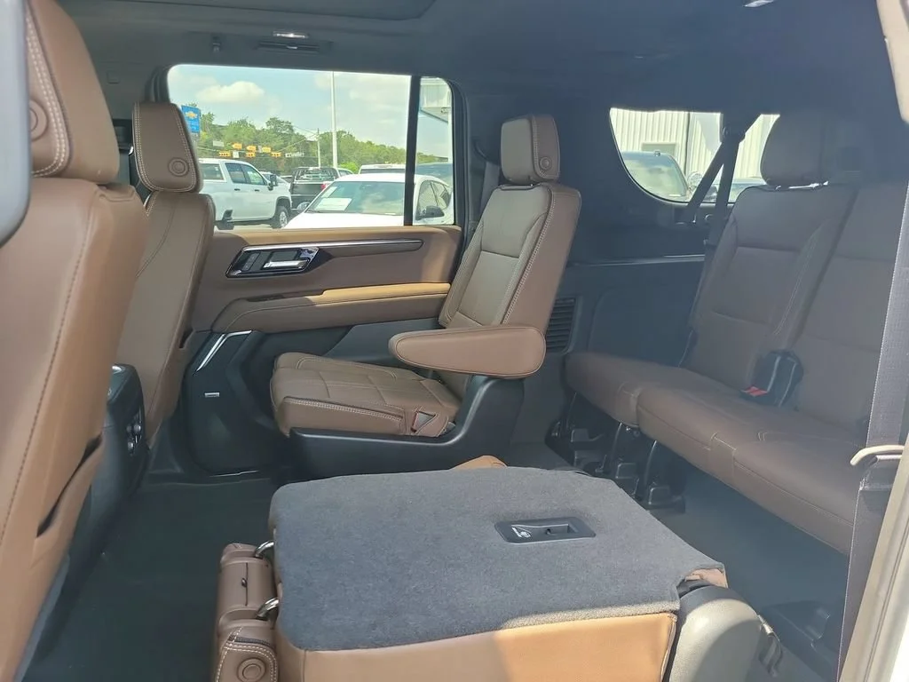 New 2026 Polar White Tricoat Chevrolet High Country image 26