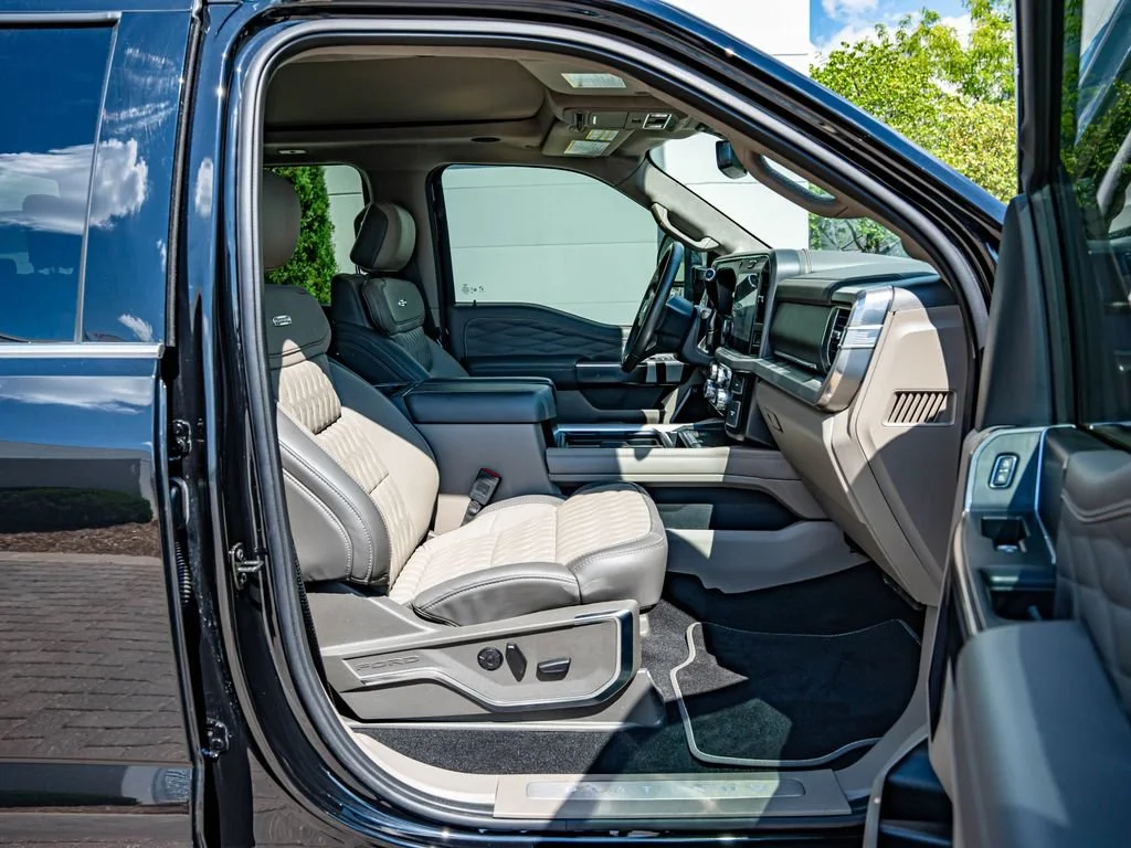 Used 2025 Agate Black Metallic Ford Platinum image 39