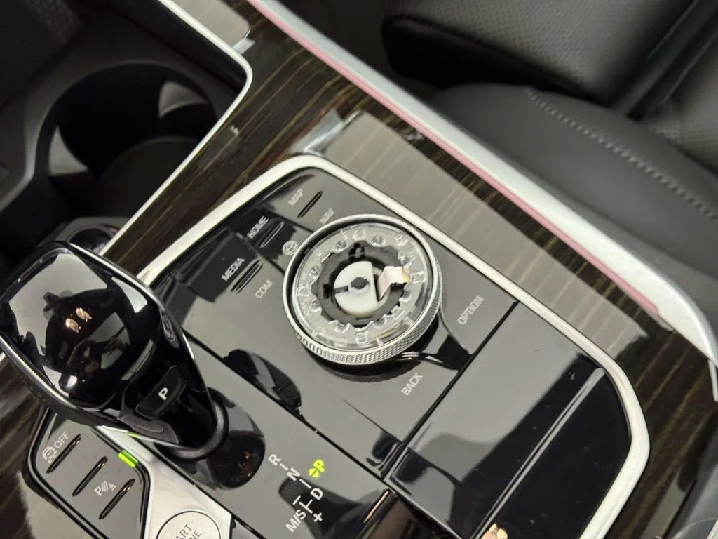 Certified Used 2023 White BMW xDrive40i image 30