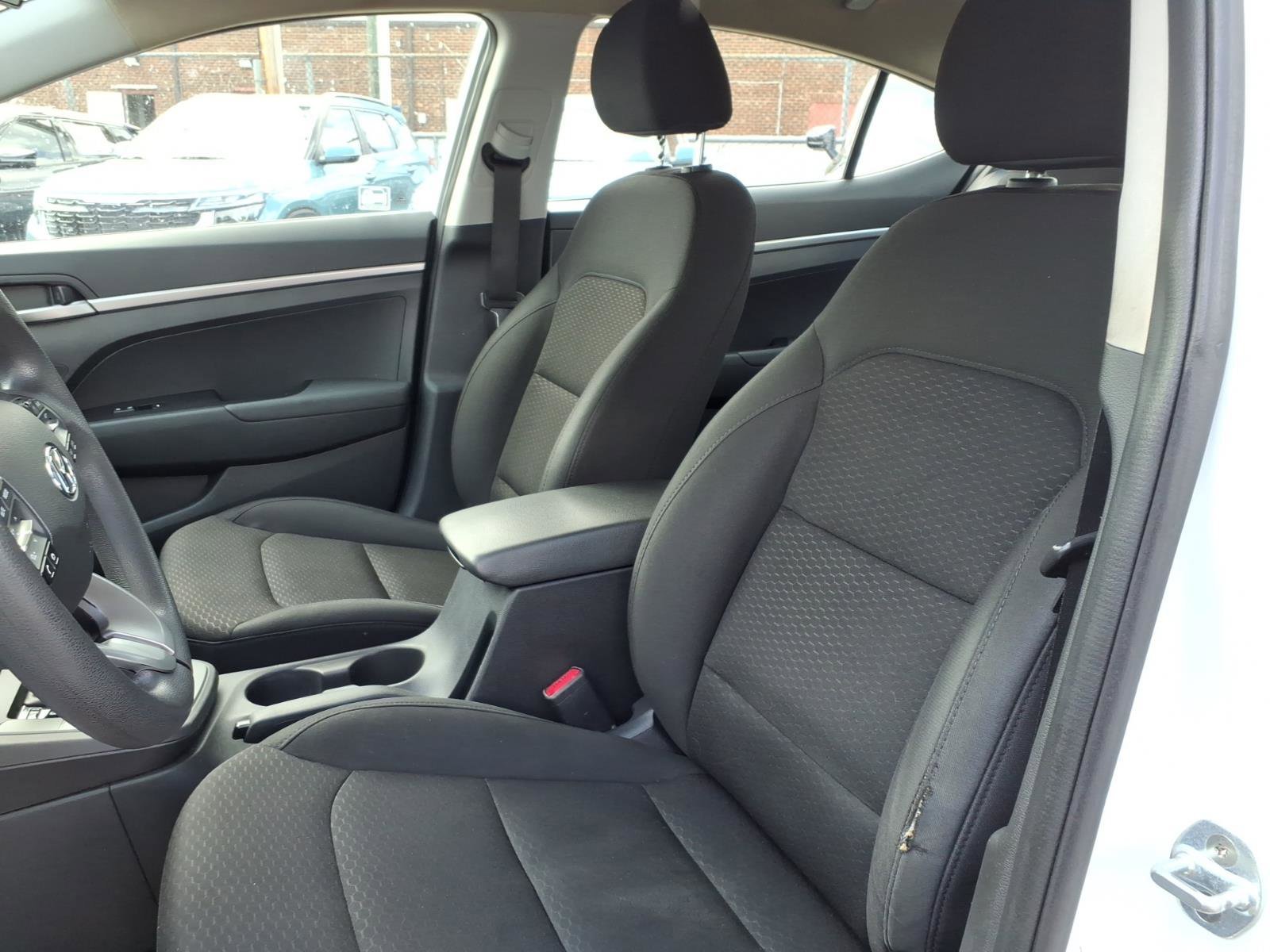 Used 2019 Quartz White Pearl Hyundai SE image 13