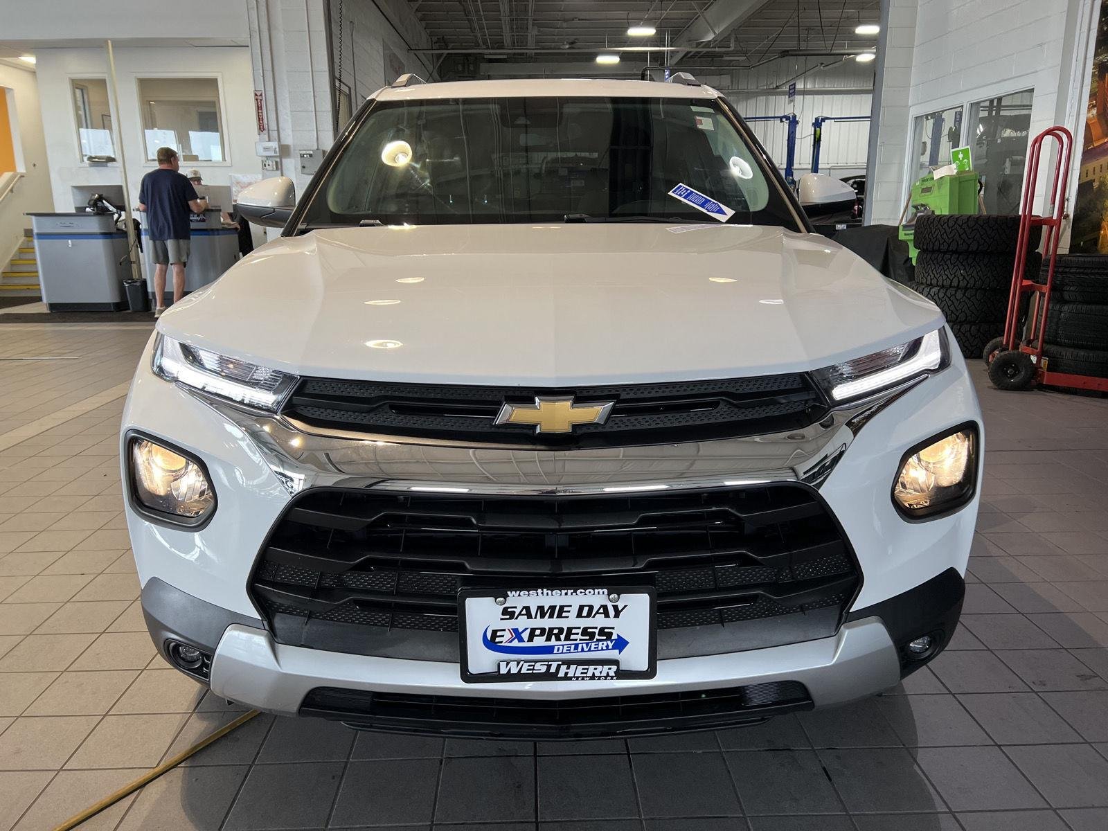 Used 2022 Summit White Chevrolet LT image 2
