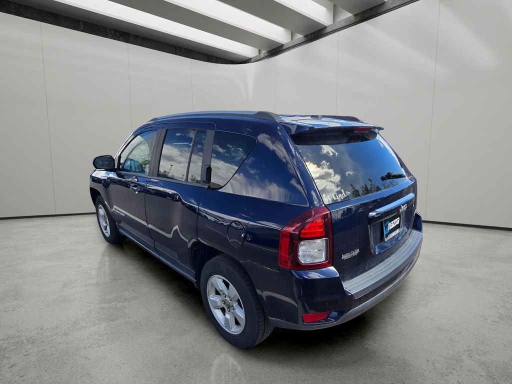 Used 2017 True Blue Pearlcoat Jeep Latitude image 6
