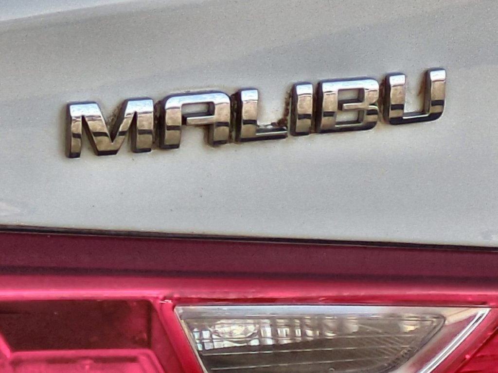 Used 2023 SUMMIT WHITE Chevrolet LT image 10