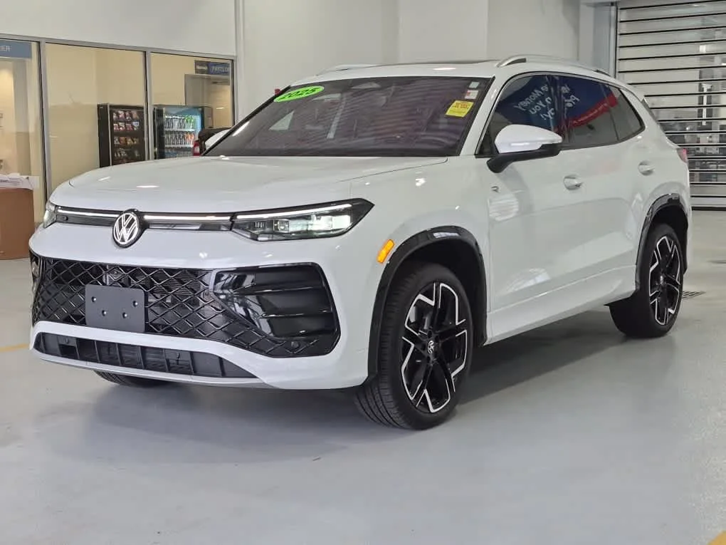 2025 Volkswagen Tiguan SEL R-Line