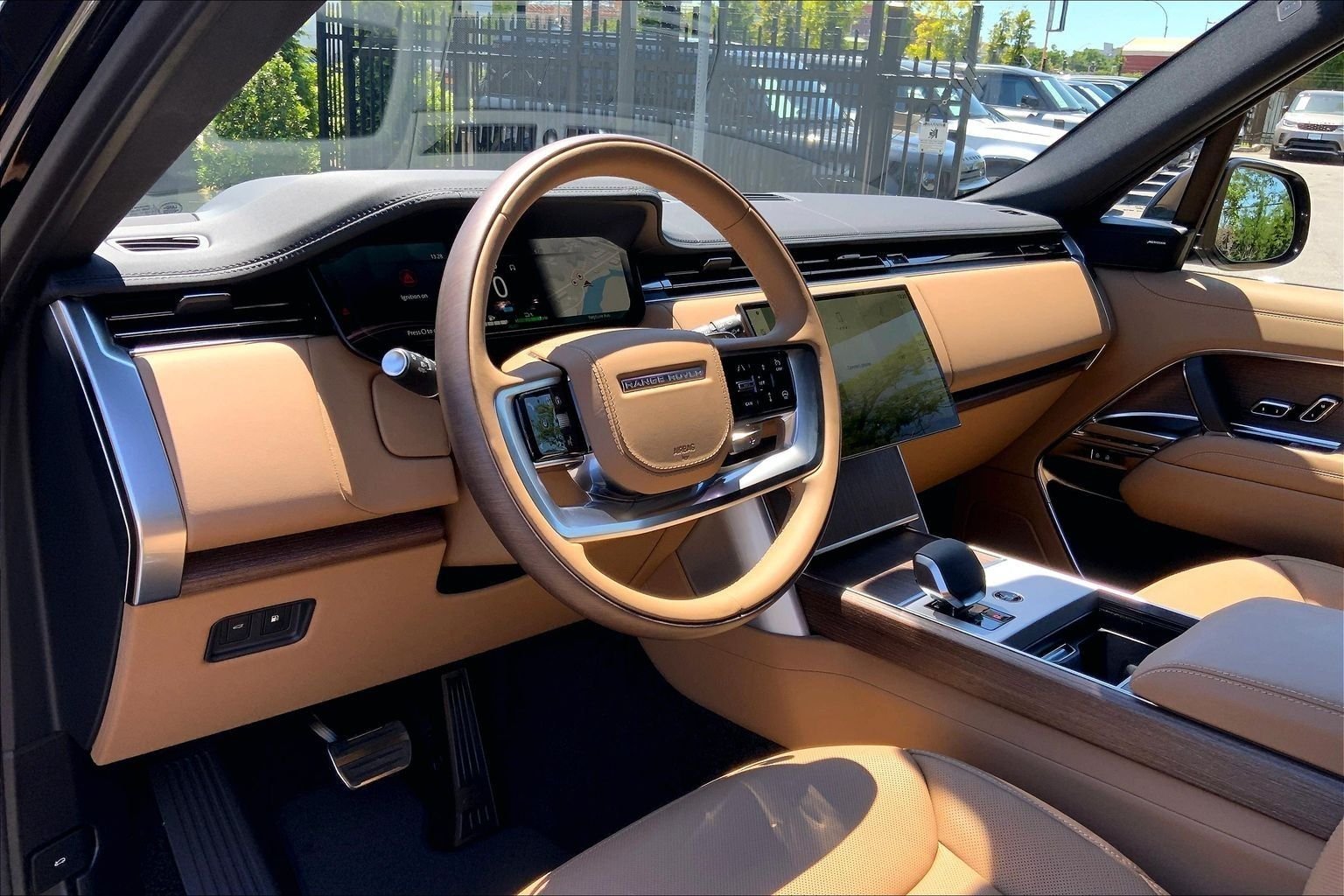 New 2026 Santorini Black LAND ROVER SE PHEV image 8