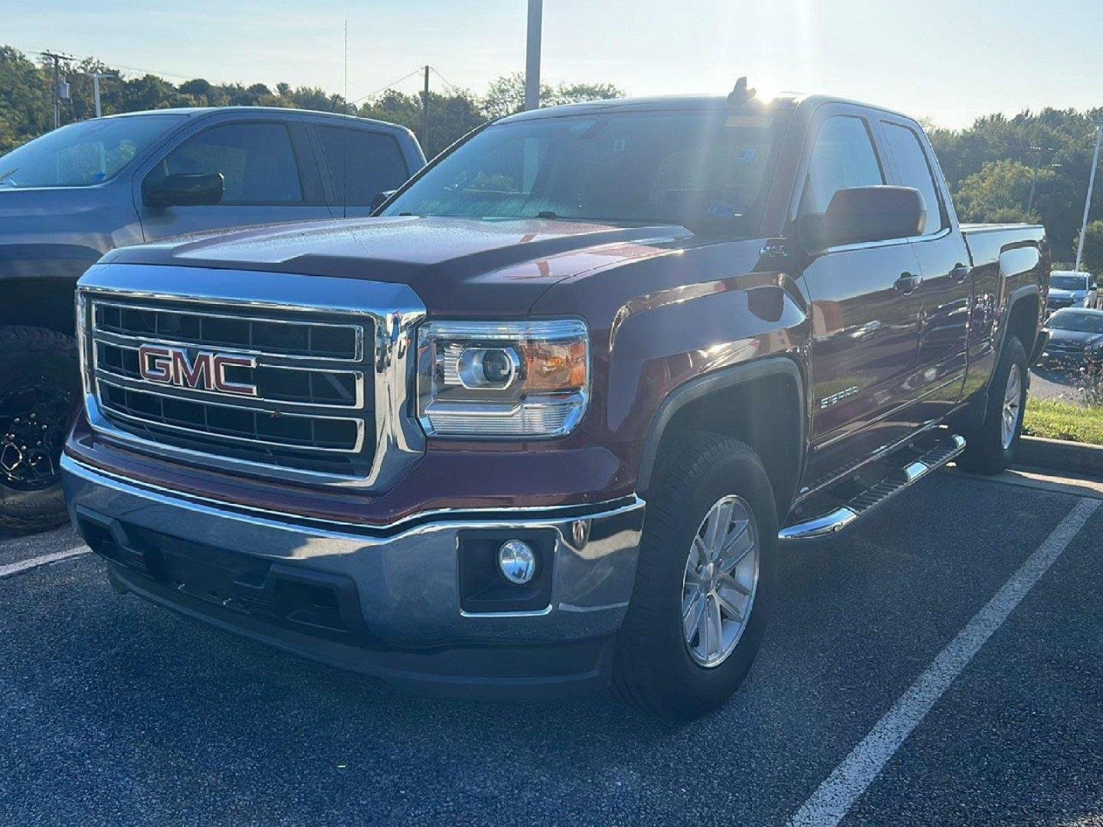 Used 2015 Sonoma Red Metallic GMC SLE image 1