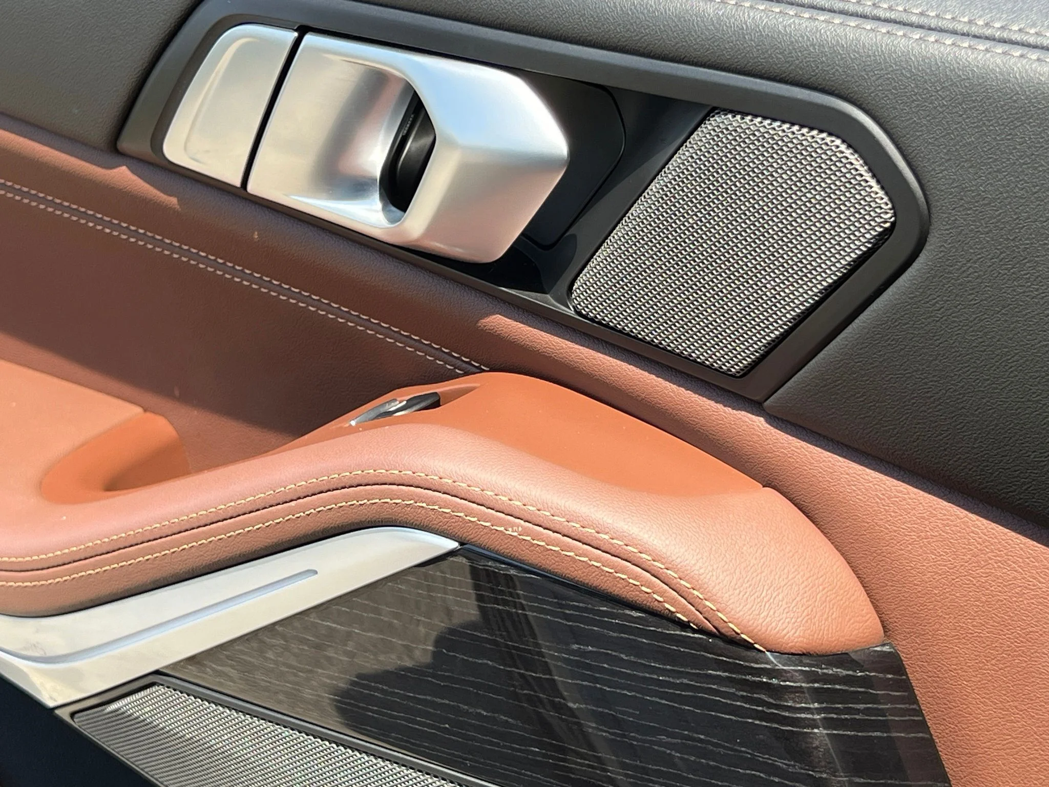 Used 2024 Gray BMW M60i image 37