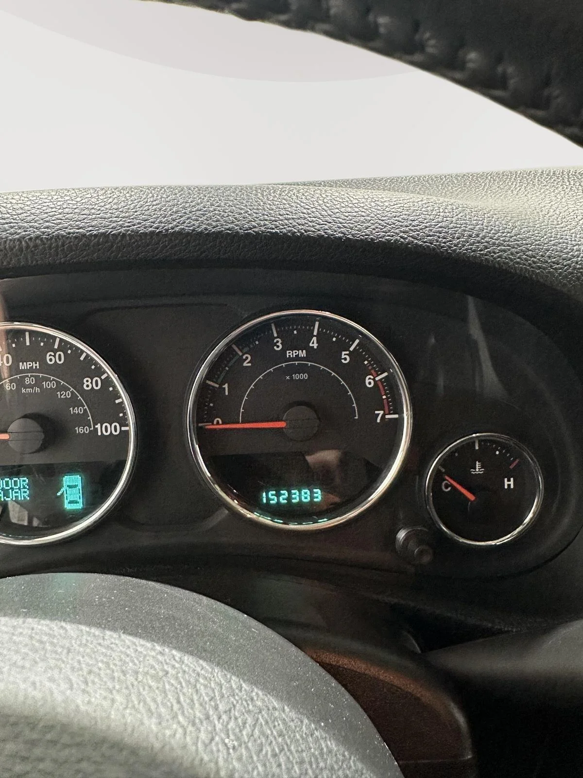 Used 2011 Tan Jeep Sahara image 11