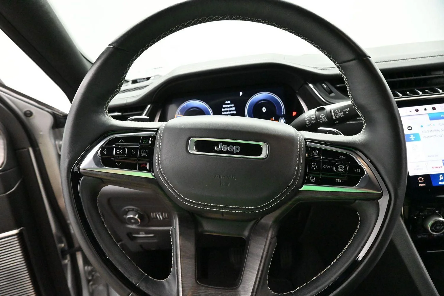 Used 2022 Silver Zynith Jeep Overland image 18