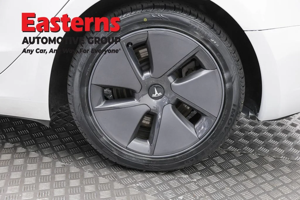Used 2023 White Tesla Base image 28