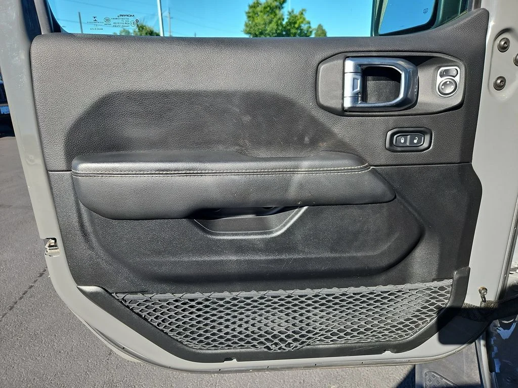 Used 2021 Sting-Gray Clearcoat Jeep Overland image 10