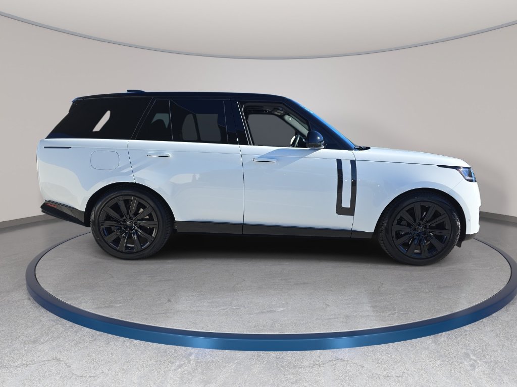 New 2026 Fuji White Land Rover SE image 4