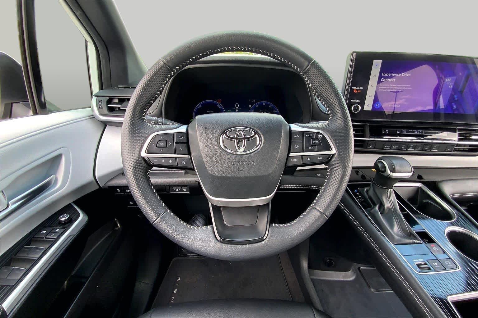 Used 2025 Ice Cap Toyota XSE image 6