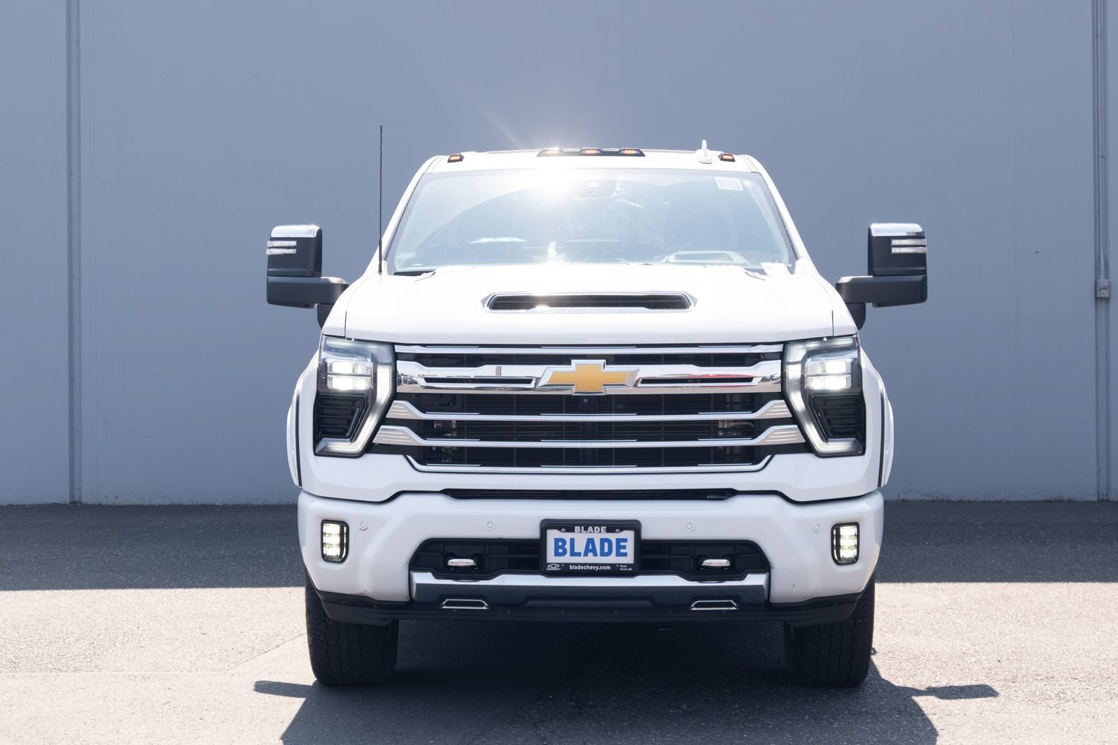 Used 2024 Summit White Chevrolet High Country image 24