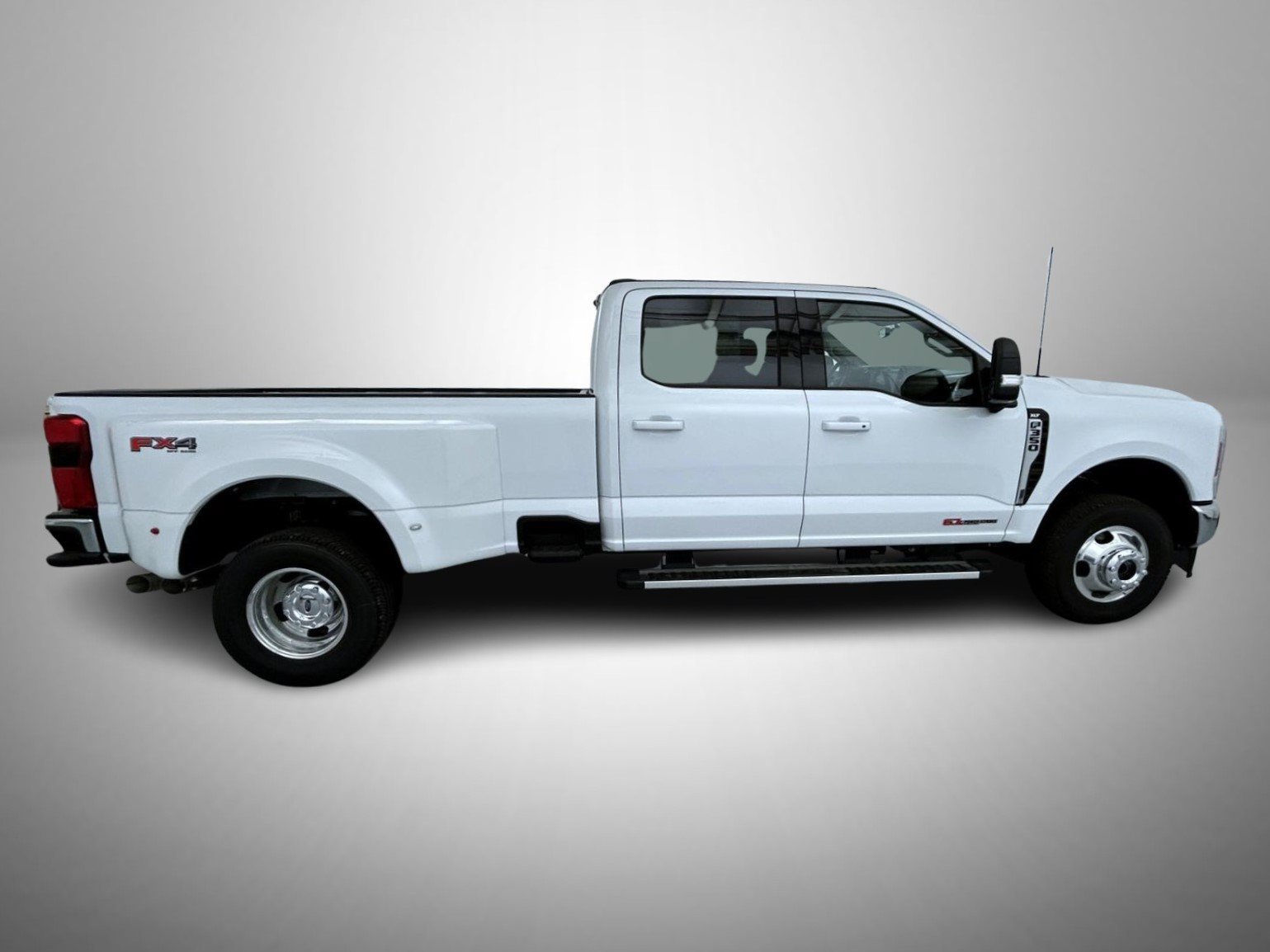 New 2027 Oxford White Ford XLT image 4