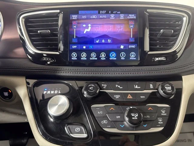 Used 2017 White Chrysler Limited image 16