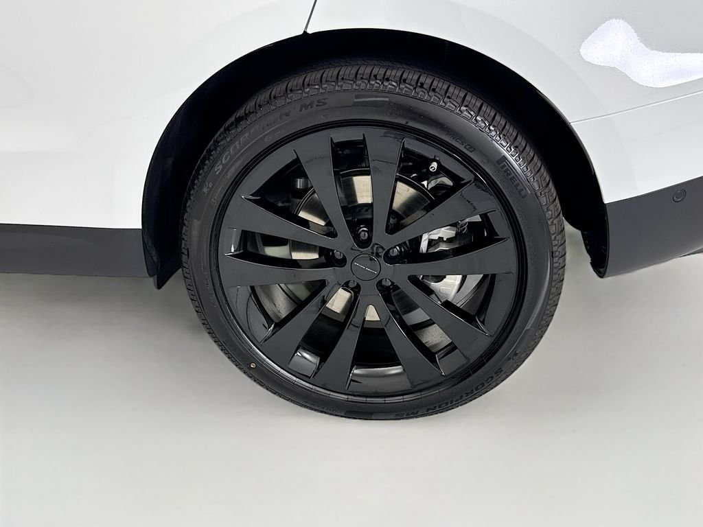 New 2026 Fuji White LAND ROVER SE image 30