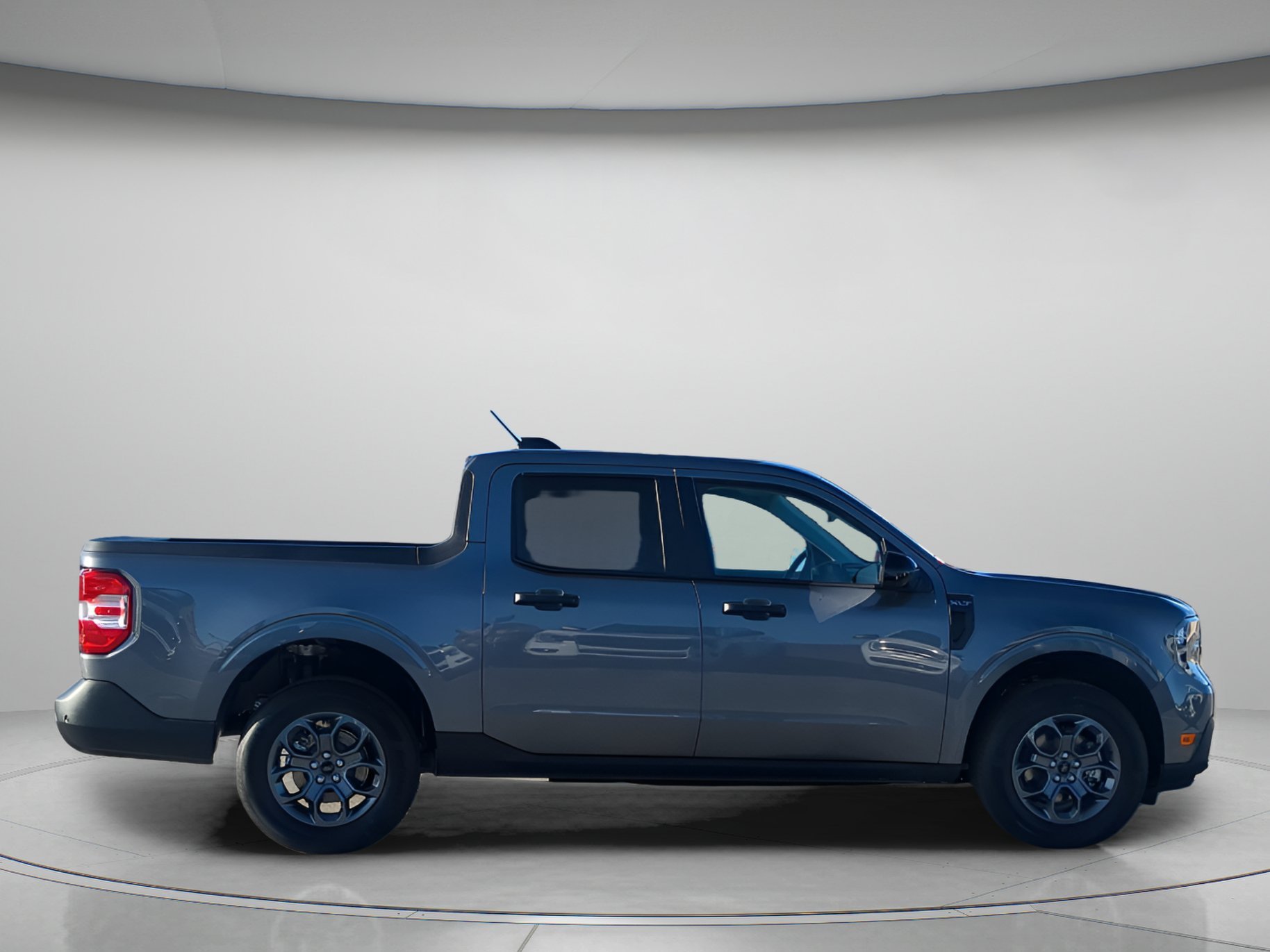 New 2026 Carbonized Gray Metallic Ford XLT image 36