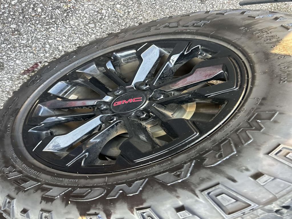Used 2018 Quartz GMC SLT image 6