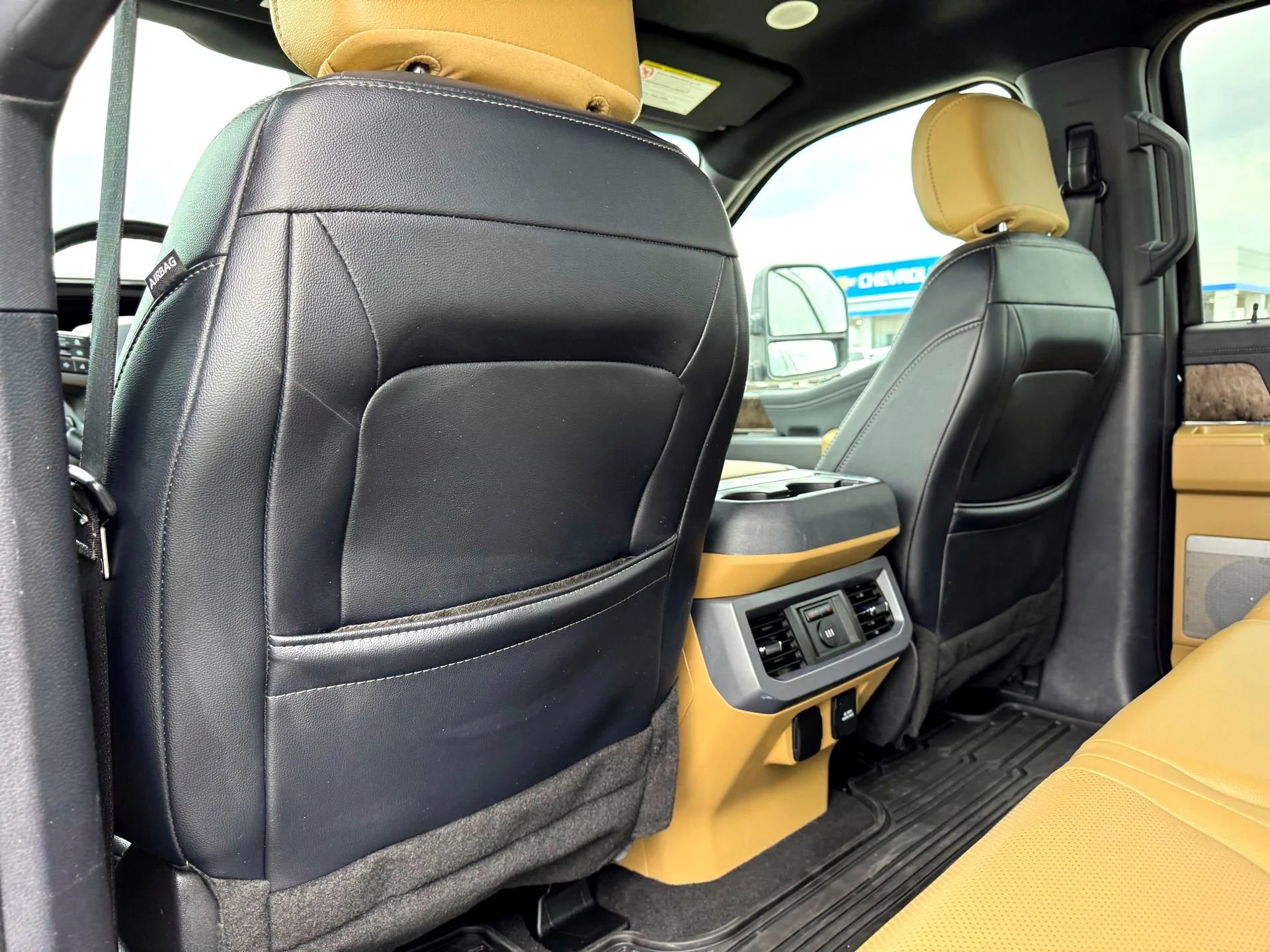 Used 2024  Ford Lariat image 18