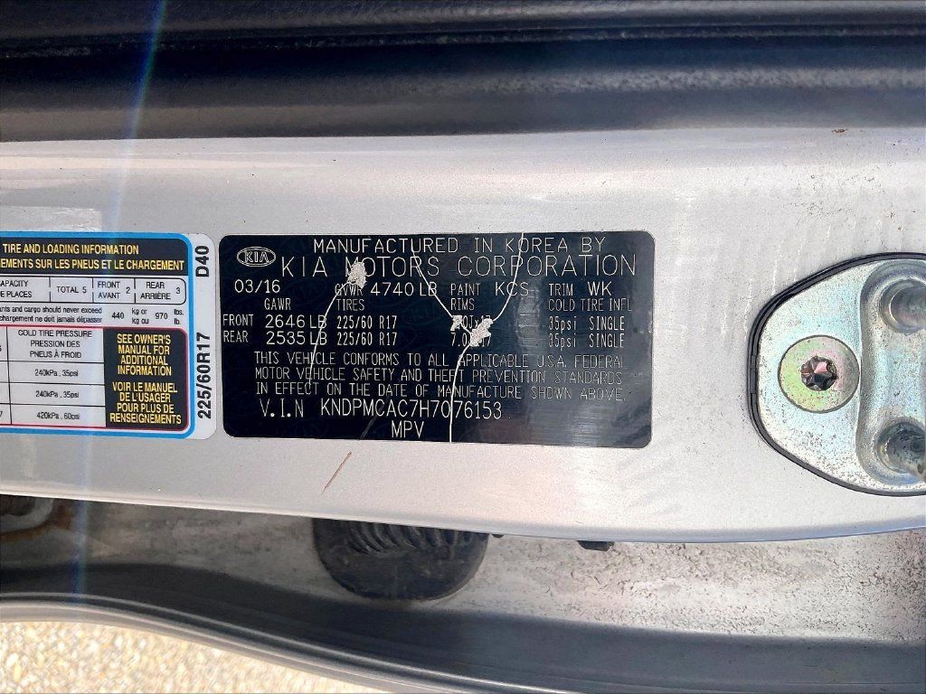 Used 2017 Sparkling Silver Kia LX image 31