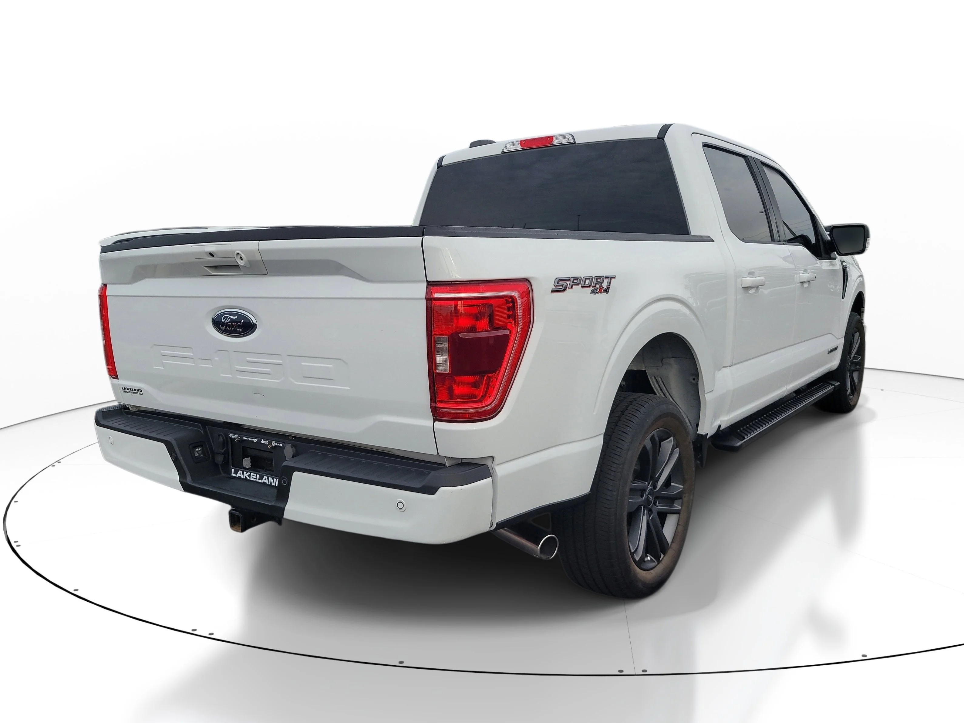 Used 2023 Oxford White Ford XLT image 4