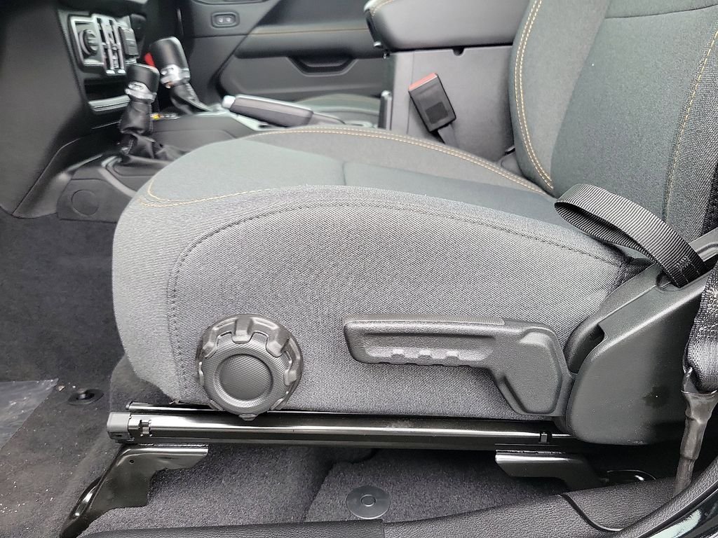 2025 Jeep Wrangler 4-Door Sahara - Photo 13