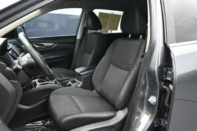 Used 2020 Gray Nissan SV image 5