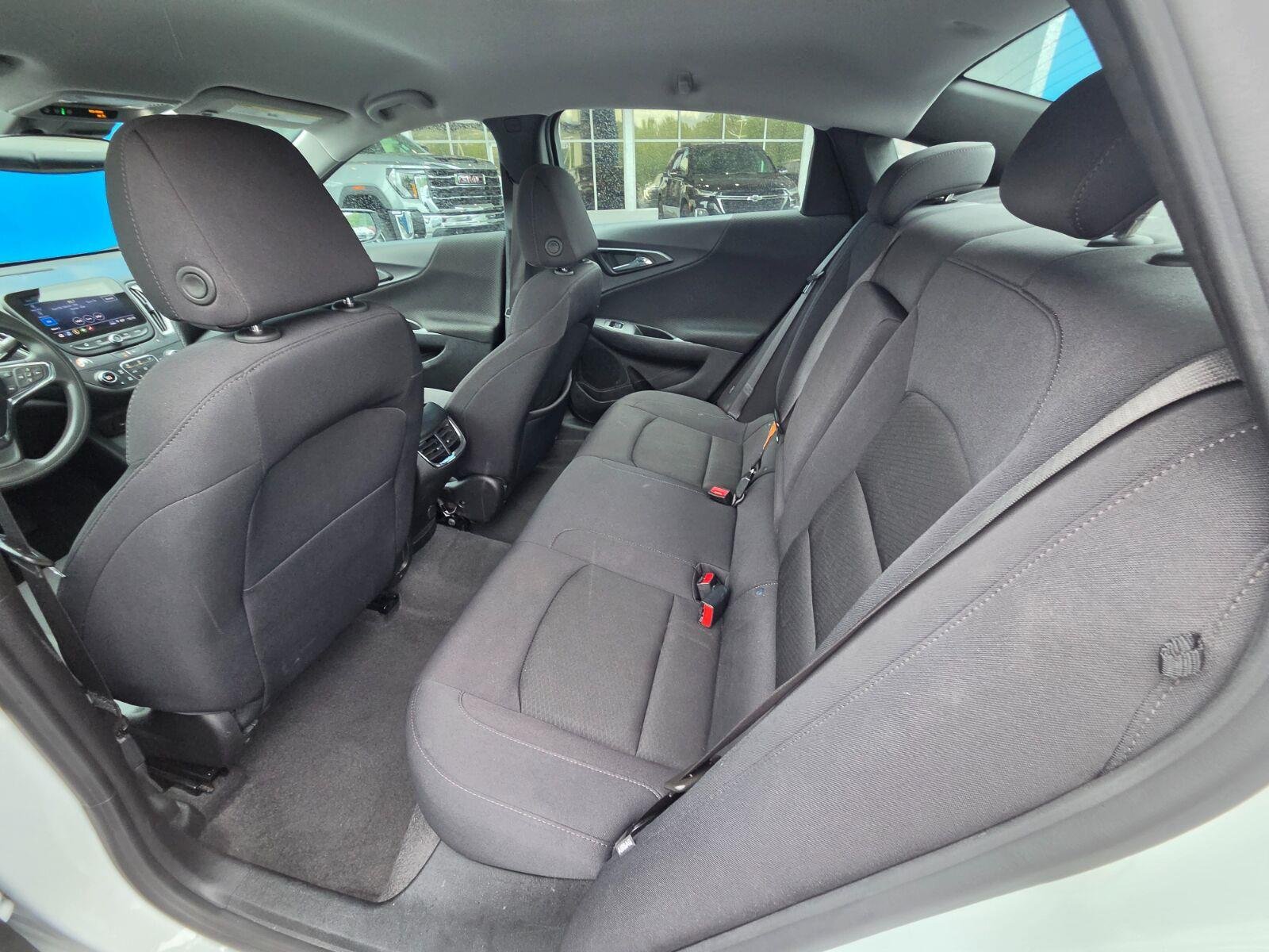 Used 2024 Summit White Chevrolet 1LT image 9
