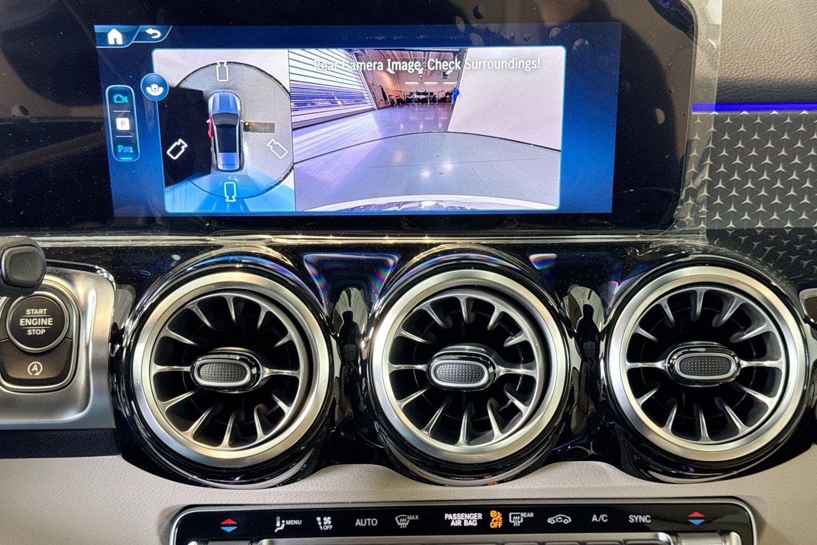 New 2026 Polar White Mercedes-Benz GLB 250 image 13