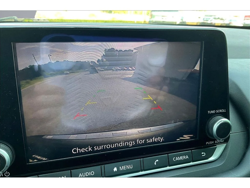 Used 2023  Nissan SV image 14