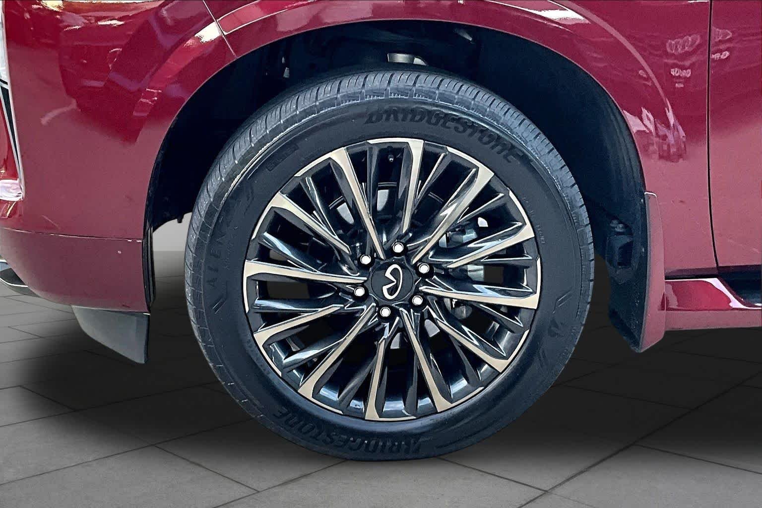 Used 2025 Coulis Red/Black Obsidian INFINITI AUTOGRAPH image 11