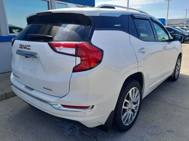 Used 2023 White GMC Denali image 8