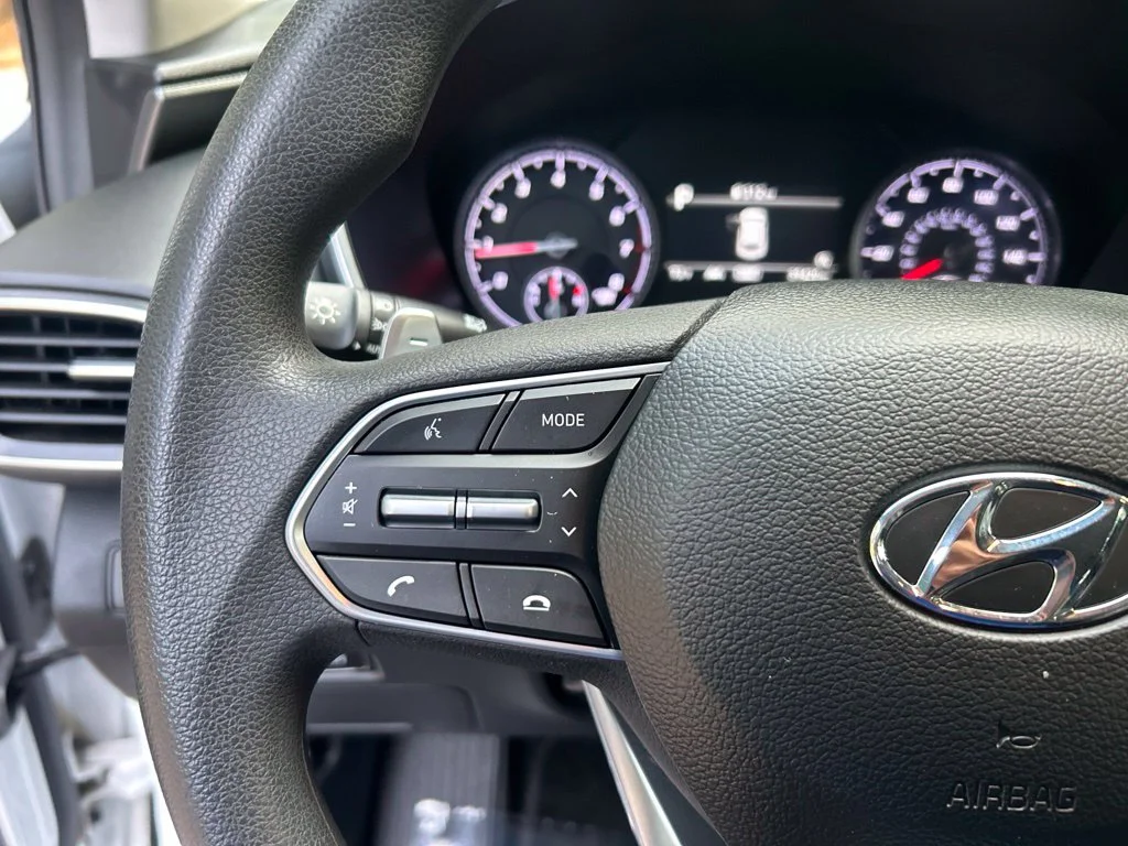 Used 2023 White Hyundai SE image 23