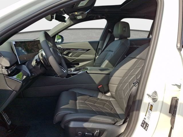 New 2027 Alpine White BMW 540i xDrive image 10